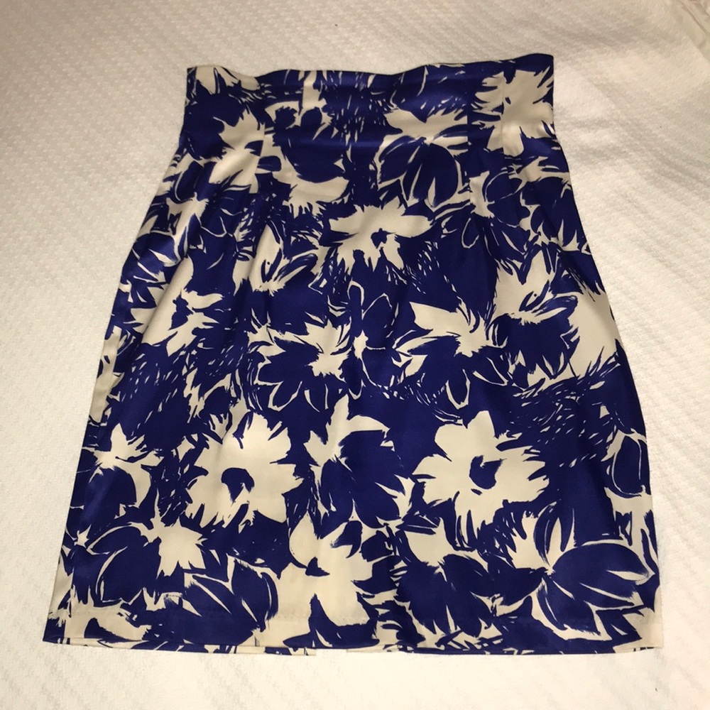 Eva Franco blue floral fitted skirt